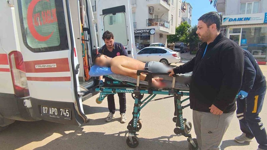 Husumetli Akrabalar Arasında Bıçaklı Kavga: 2 Yaralı