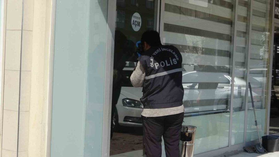 Husumetli Akrabalar Arasında Bıçaklı Kavga: 2 Yaralı