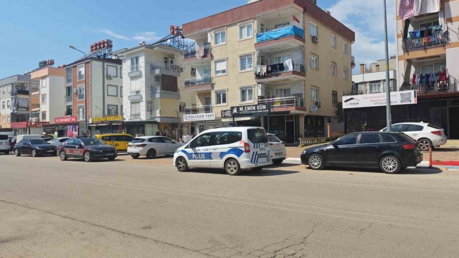 Husumetli Akrabalar Arasında Bıçaklı Kavga: 2 Yaralı