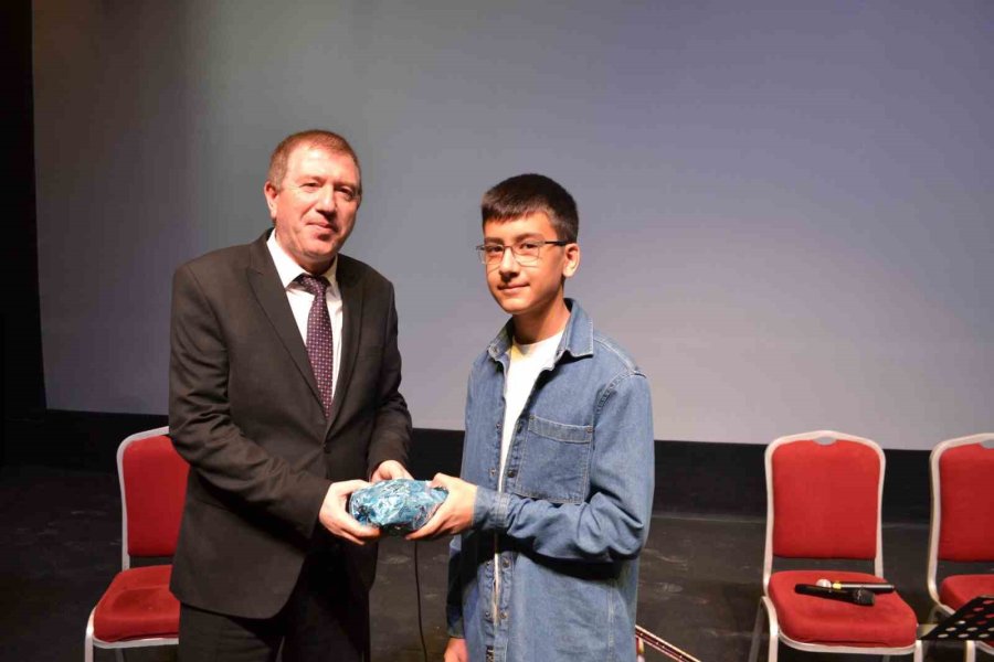 Bor’da ‘iyileştiren Kütüphane’ Temasıyla Kütüphane Haftası Kutlandı