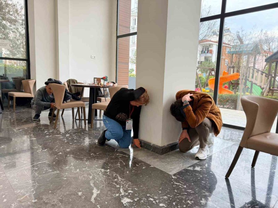 Kepez’den Hasta Yakınları Konukevi’nde Deprem Tatbikatı