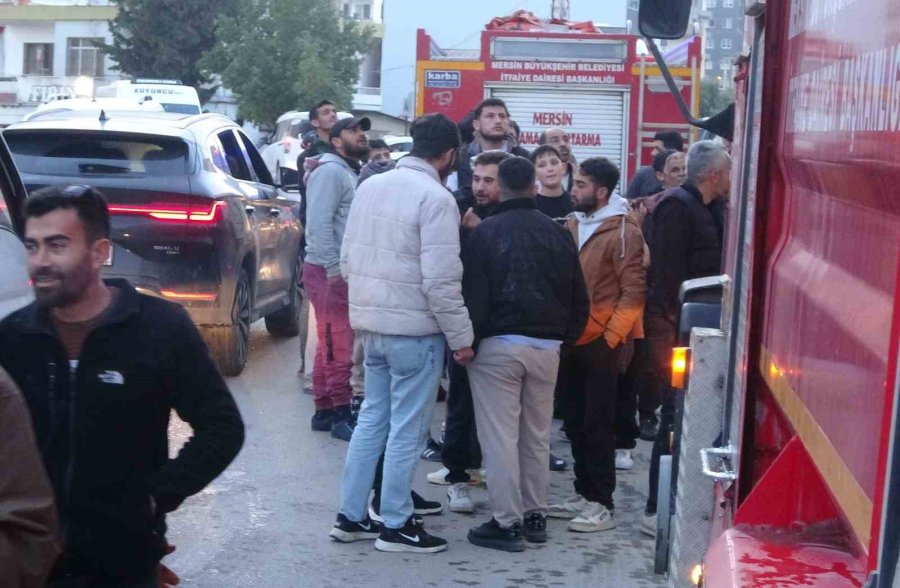 Mersin’de İlginç Olay: Perde İle 6’ncı Kattan Sarktı, 3’üncü Kat Balkona Düştü