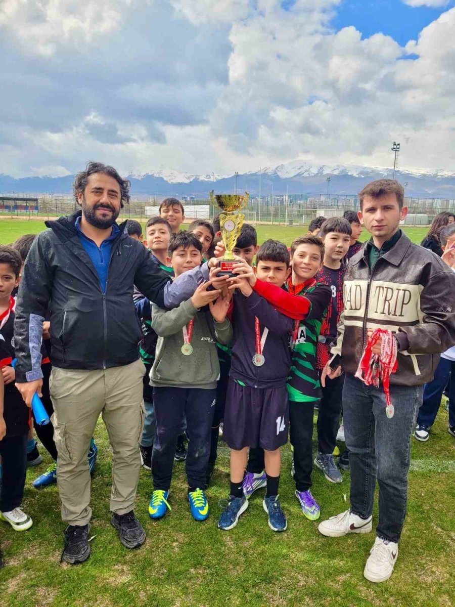 Küçükler Ragbi Müsabakaları Tamamlandı