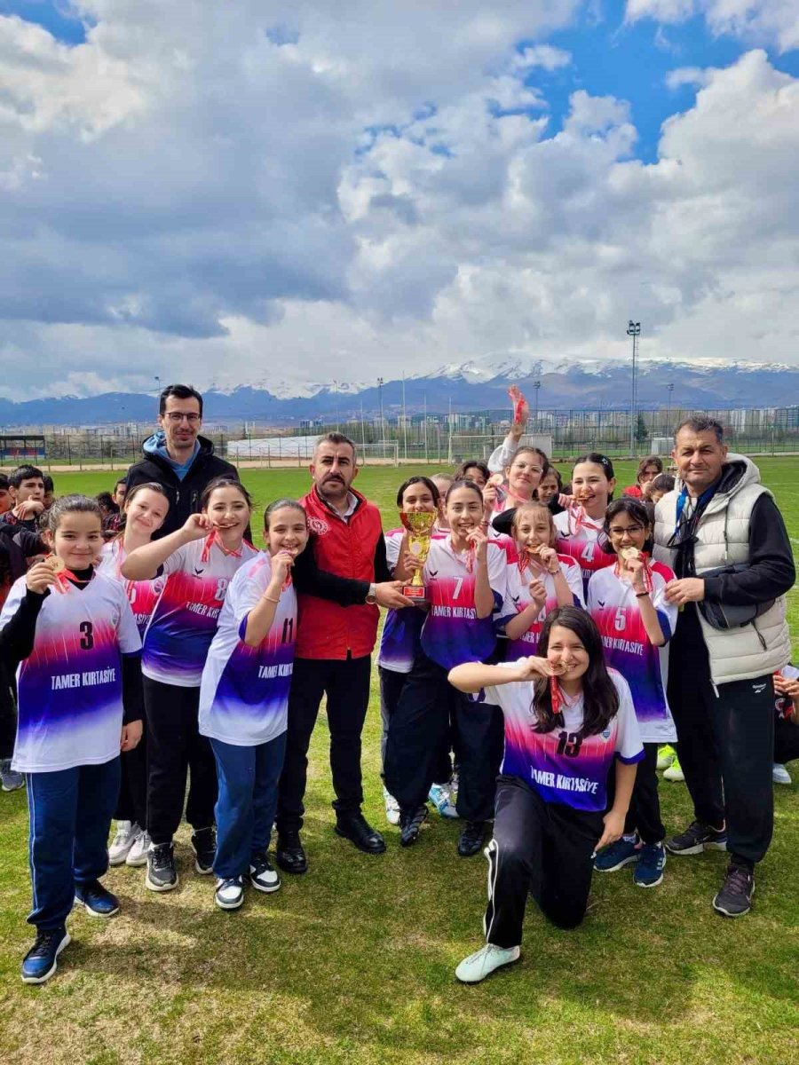 Küçükler Ragbi Müsabakaları Tamamlandı