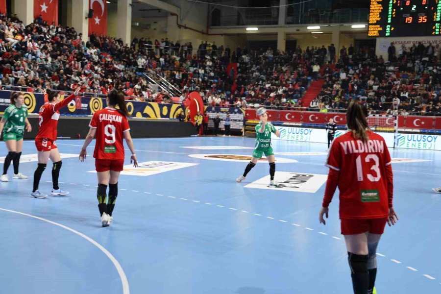 A Milli Kadın Hentbol Takımı Macaristan’a 42-23 Mağlup Oldu