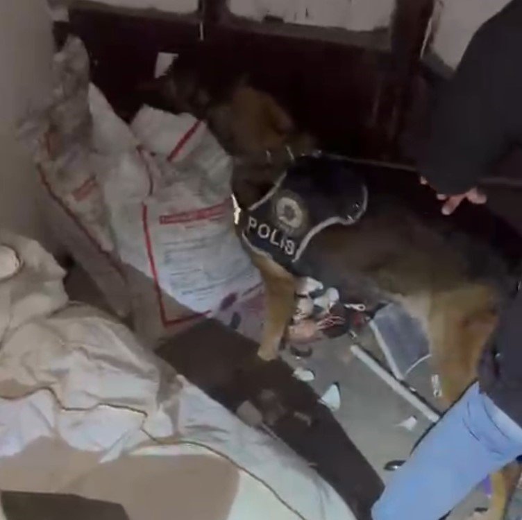 Aksaray’da 11 Adrese Uyuşturucu Baskını: 19 Tutuklama