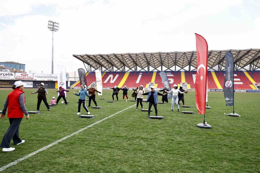 Dünya Sağlık Günü’nde "koşabiliyorken Koş" Yürüyüşüne Yoğun İlgi