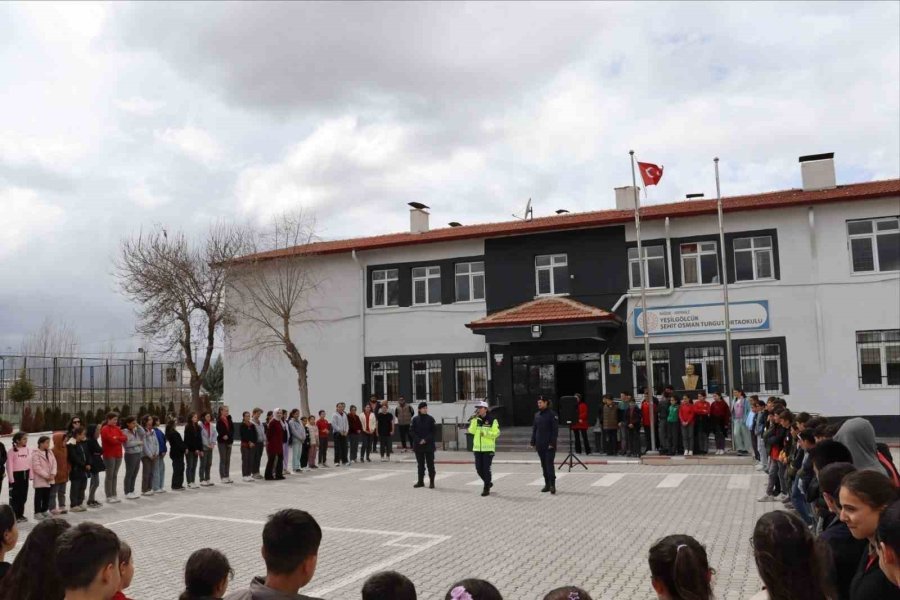 Jandarmadan Niğde’de Öğrencilere Meslek Tanıtımı Ve Güvenlik Eğitimi