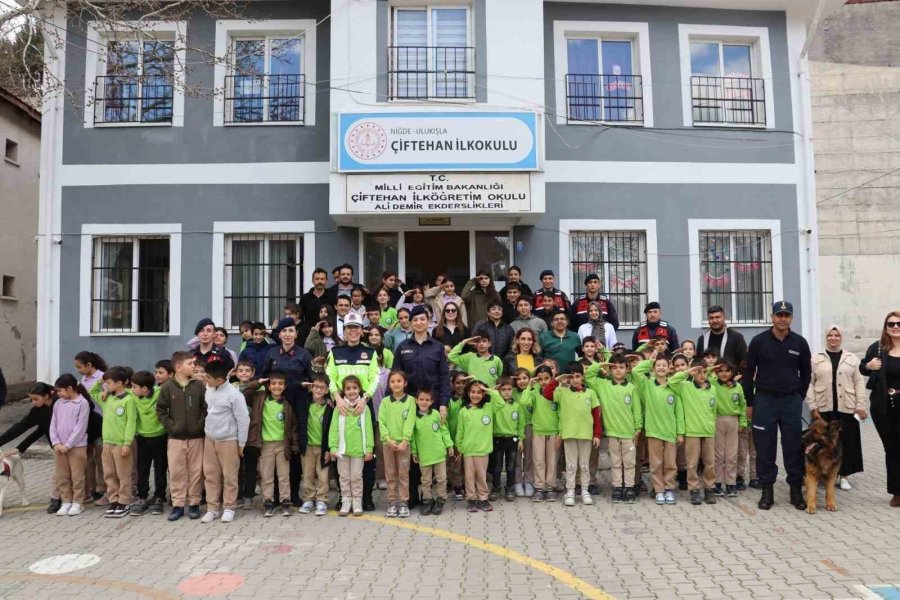 Jandarmadan Niğde’de Öğrencilere Meslek Tanıtımı Ve Güvenlik Eğitimi