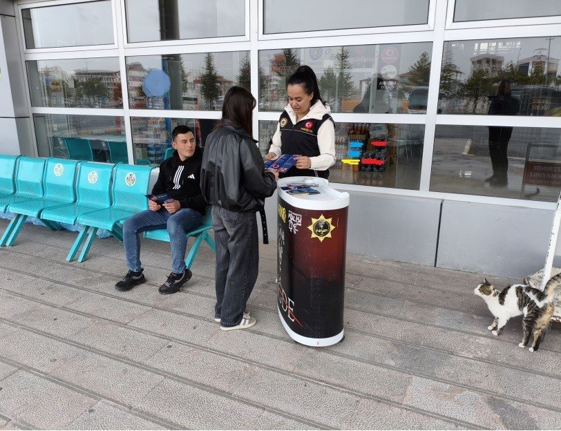 Niğde’de Narkotik Ekiplerinden Vatandaşlara Bilgilendirme