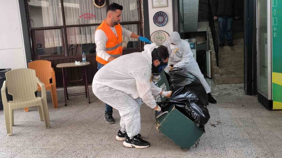 Kaldığı Pansiyon Odasında Ölü Olarak Bulundu