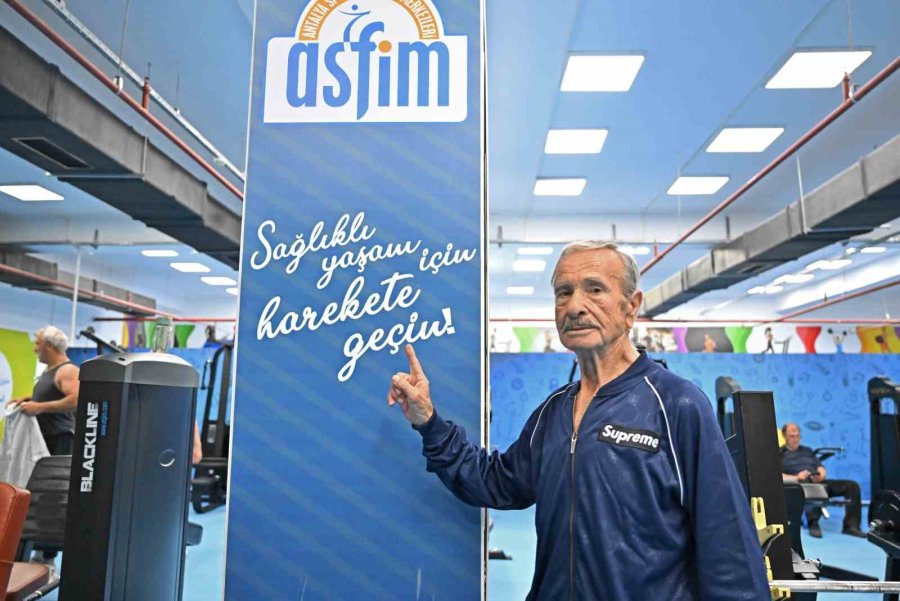 Spor Tutkunu 86 Yaşındaki ’süper Dede’, Gençlere Taş Çıkartıyor
