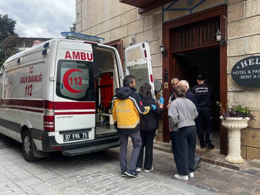 Antalya’da Depoya İnmek İsterken Düşen Genç Yaralandı
