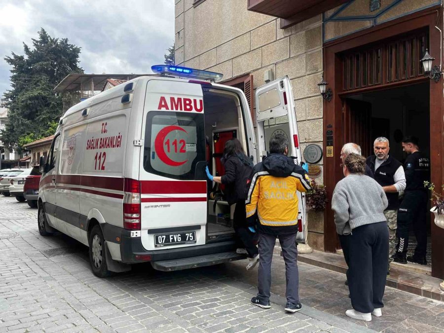 Antalya’da Depoya İnmek İsterken Düşen Genç Yaralandı