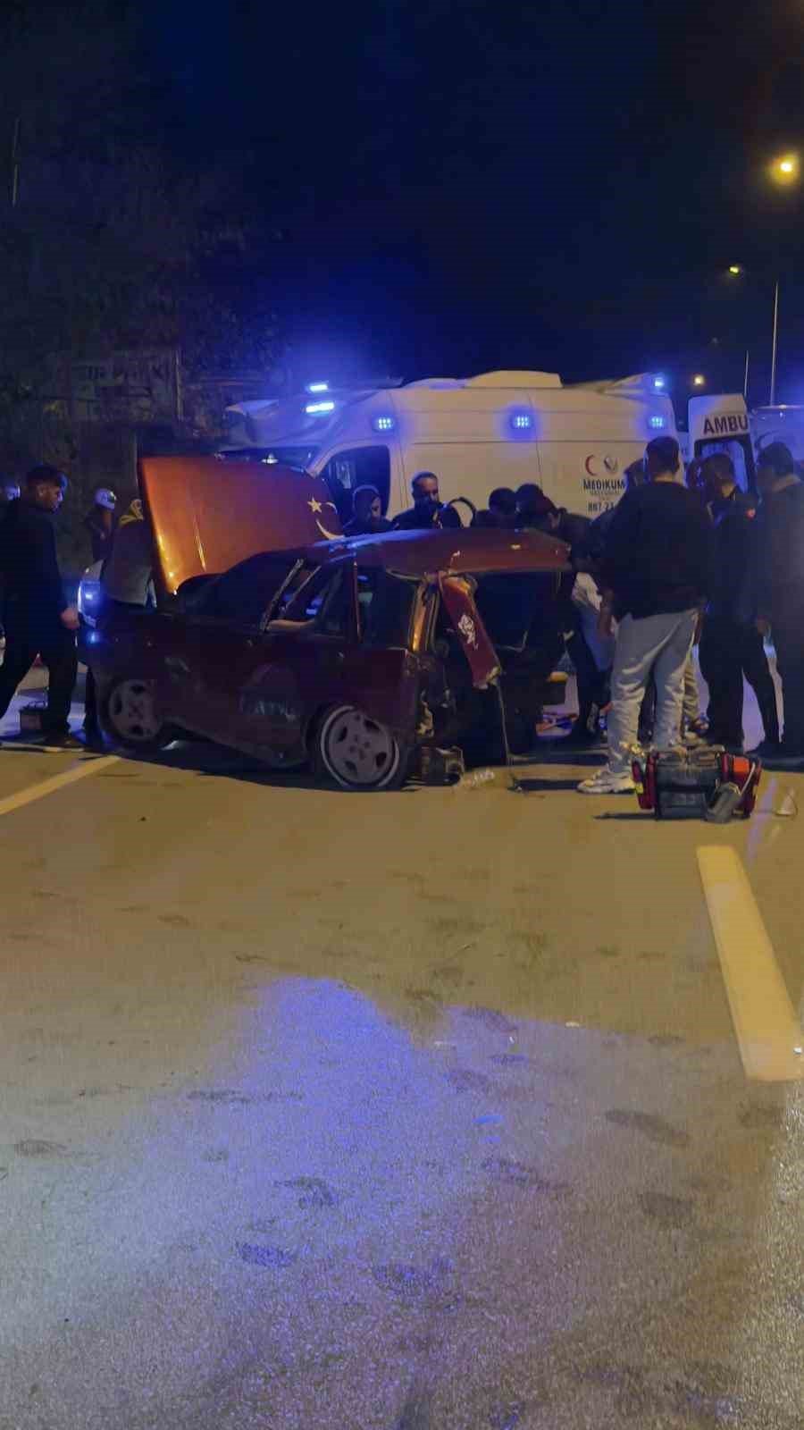 Finike-kumluca Yolunda Kaza: 1 Ölü, 5 Yaralı