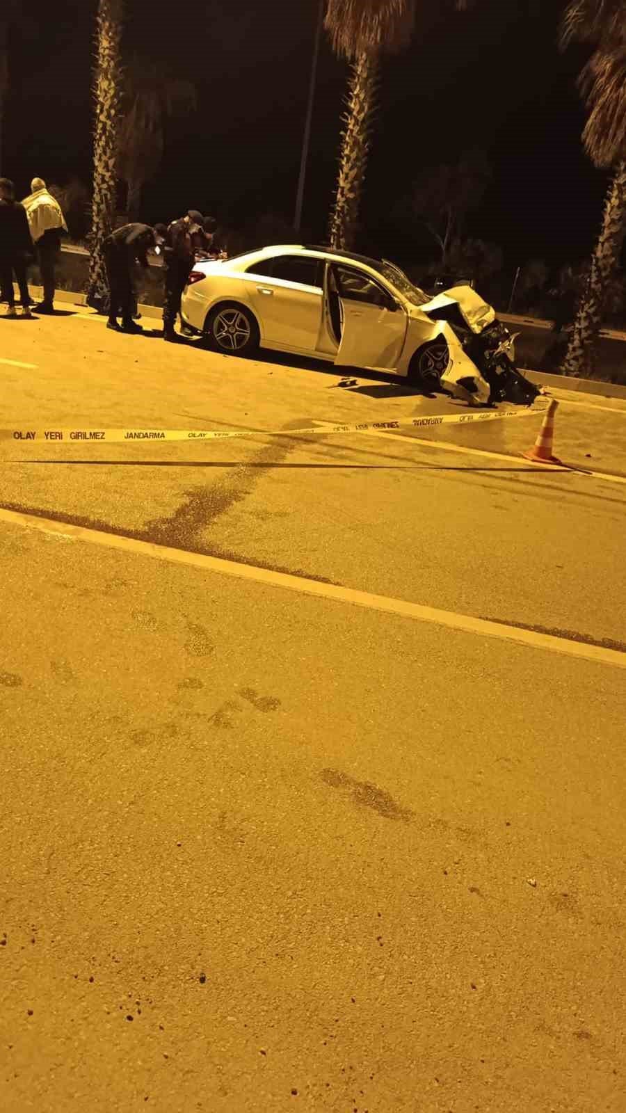 Finike-kumluca Yolunda Kaza: 1 Ölü, 5 Yaralı