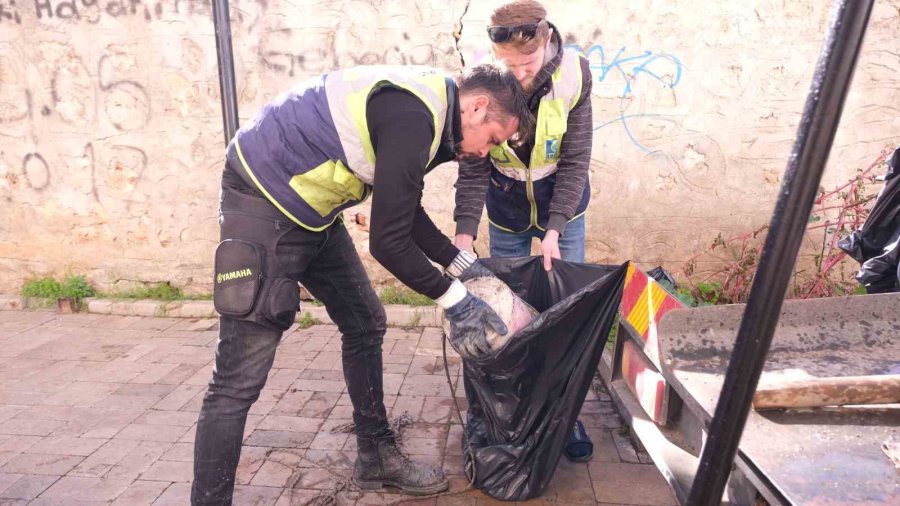 Asat’tan Kaleiçi’nde Kanalizasyon Hattı Temizliği