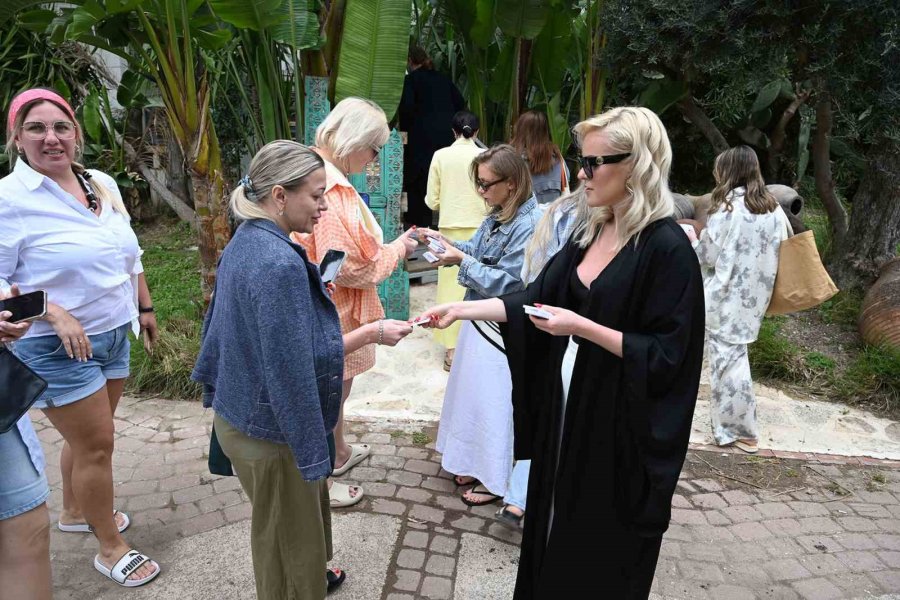 Ukrayna’dan Gelen 100 Seyahat Acentesi Yetkilisi Kemer Turizmi Hakkında Bilgi Aldı