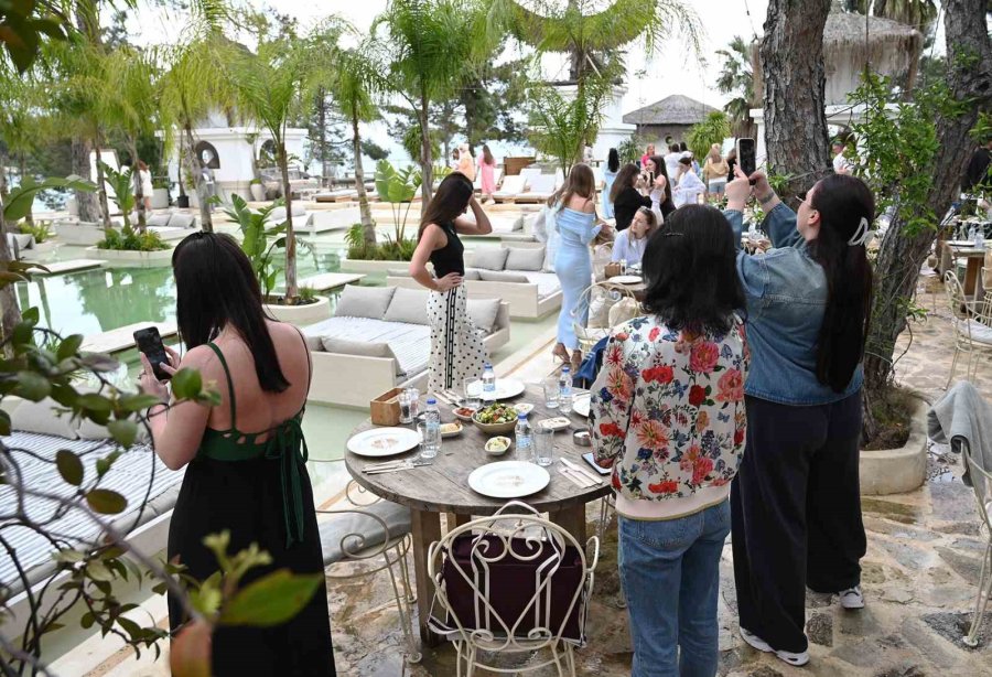 Ukrayna’dan Gelen 100 Seyahat Acentesi Yetkilisi Kemer Turizmi Hakkında Bilgi Aldı