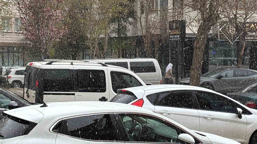 Aksaray’da Nisan Ayında Kar Yağdı