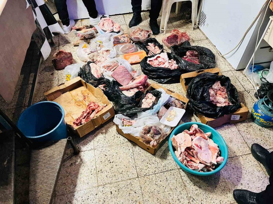 Antalya’da Kasap Dükkanında Mide Bulandıran Görüntü: Zabıtalar Gözlerine İnanamadı