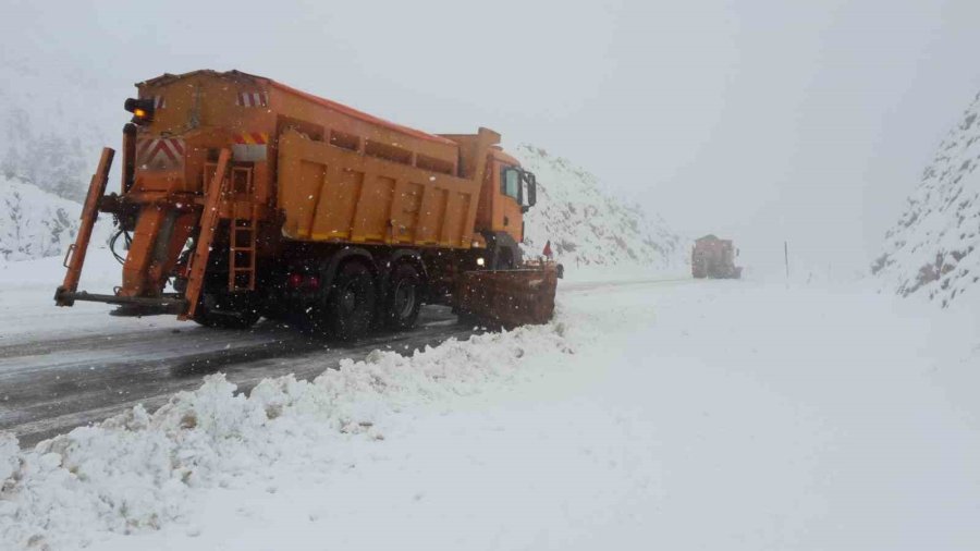 Antalya’nın Zirvelerinde Nisan Ayında Kar Sürprizi