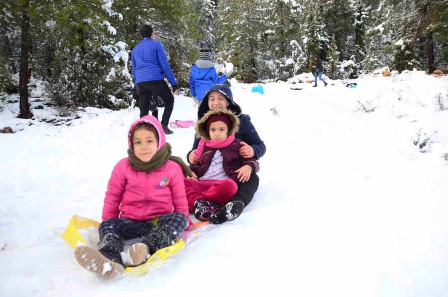 Antalya’nın Zirvelerinde Nisan Ayında Kar Sürprizi