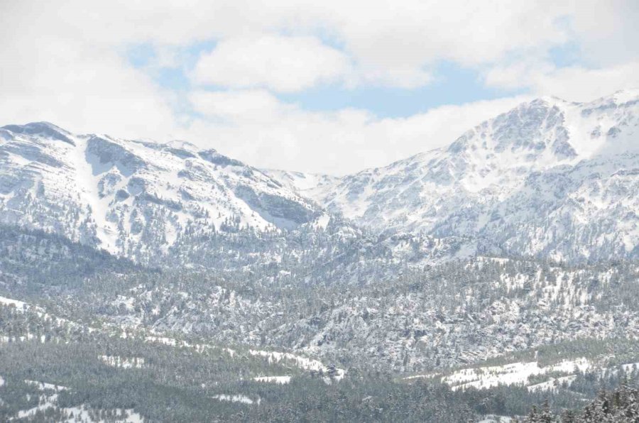 Antalya’nın Zirvelerinde Nisan Ayında Kar Sürprizi