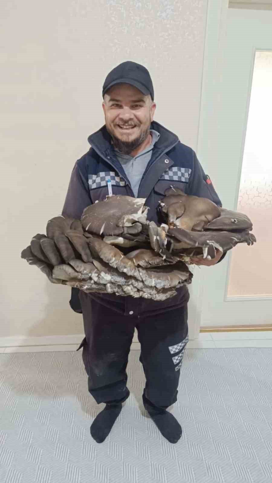 Beyşehir’de Doğada Bulduğu 10 Kiloluk Mantar Şaşırttı