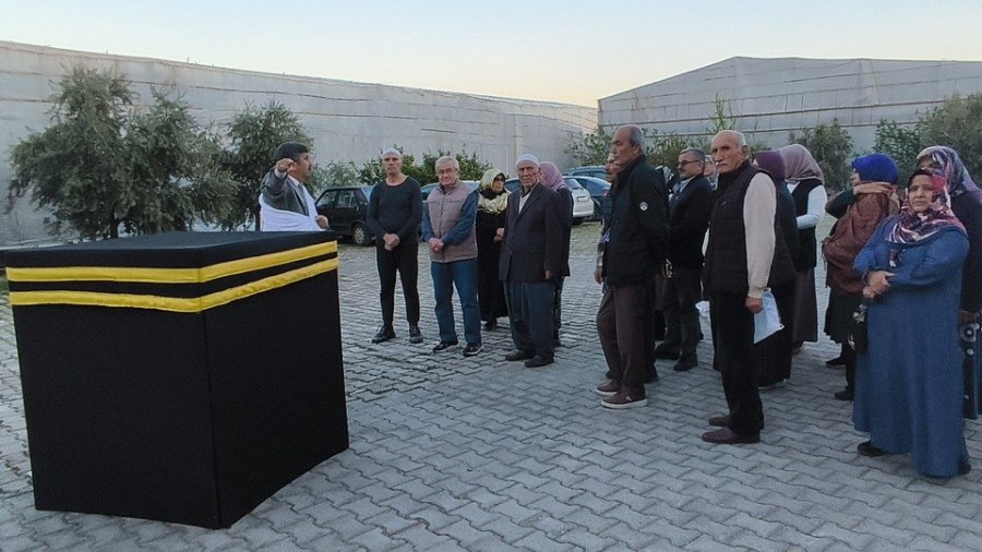 Anamur’da Hacı Adaylarına Kabe Maketiyle Uygulamalı Eğitim