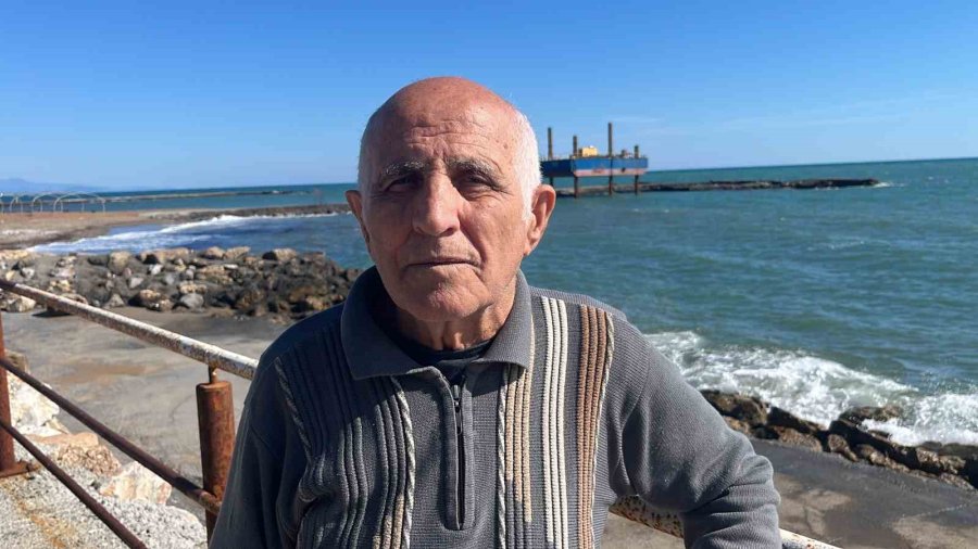 Alanya’da Sahildeki Siyah Tabaka Önce Tedirgin Etti, Gerçek Sonradan Ortaya Çıktı