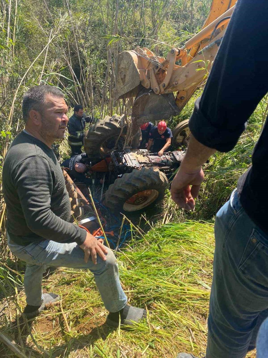 Aksu’da Traktör Dereye Devrildi Sürücü Hayatını Kaybetti