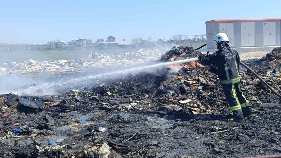 Çöp Ve Hurdalar Yine Alev Aldı Vatandaşlar Duruma İsyan Etti