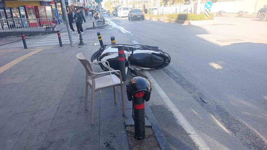 Otomobil İle Motosikletin Çarpıştığı Kazada 1 Kişi Yaralandı