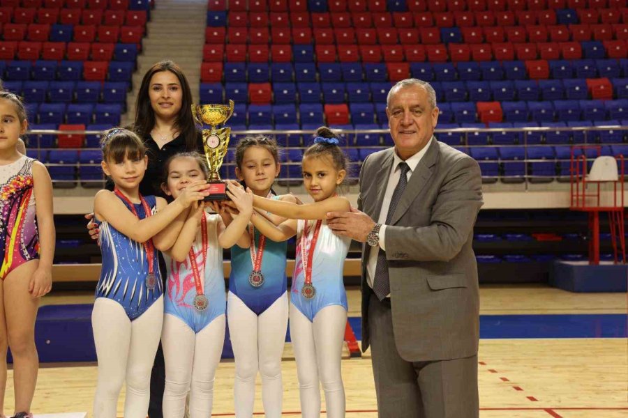 Artistik Cimnastik Müsabakaları Tamamlandı