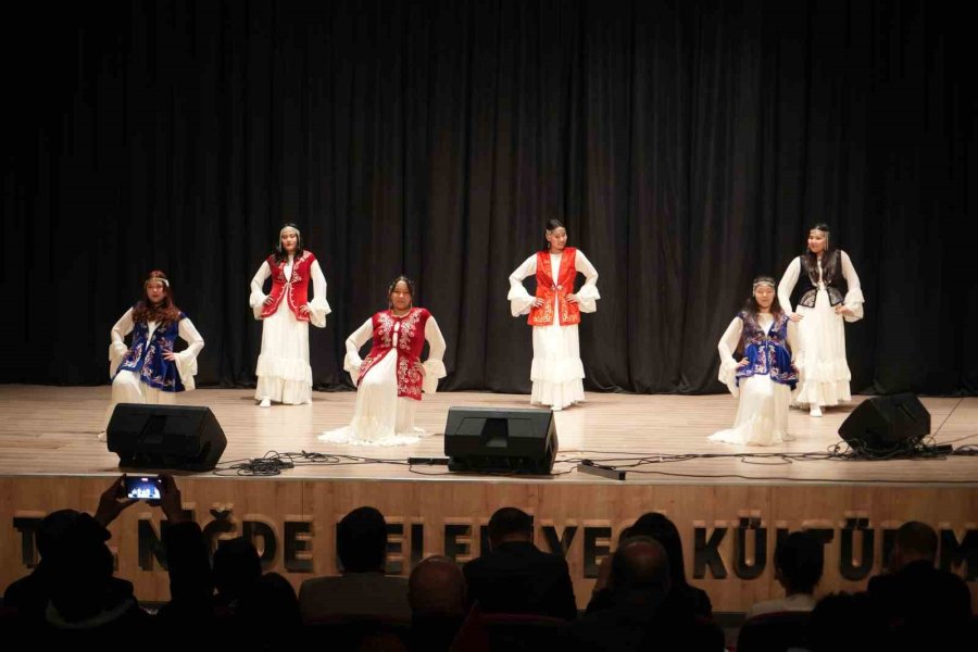 Niğde’deki Nevruz Etkinliklerinde Türk Dünyası Ezgileri Sahnelendi