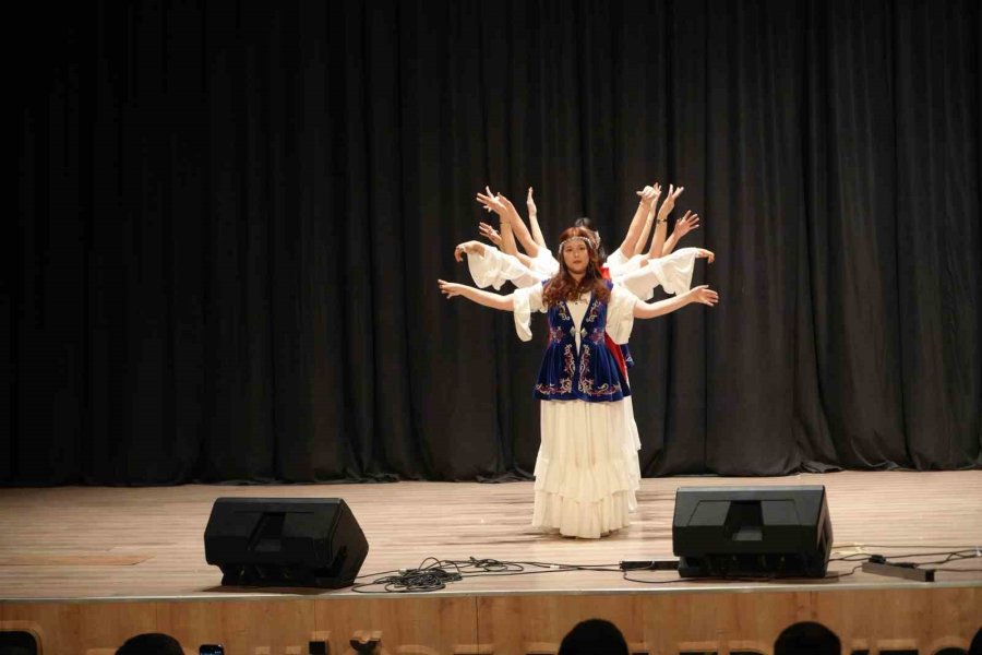 Niğde’deki Nevruz Etkinliklerinde Türk Dünyası Ezgileri Sahnelendi