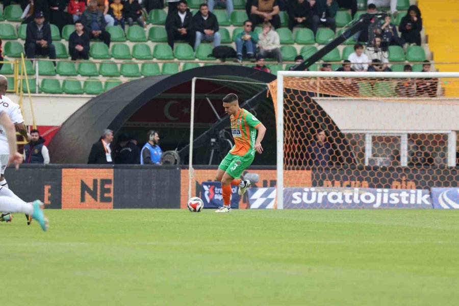 Trendyol Süper Lig: Corendon Alanyaspor: 0 Trabzonspor: 0 (ilk Yarı)