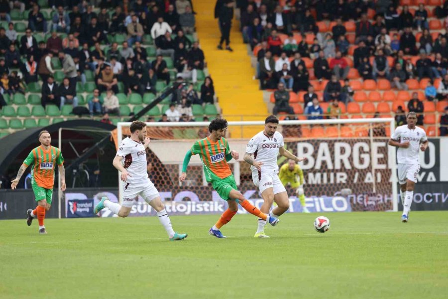Trendyol Süper Lig: Corendon Alanyaspor: 0 Trabzonspor: 0 (ilk Yarı)