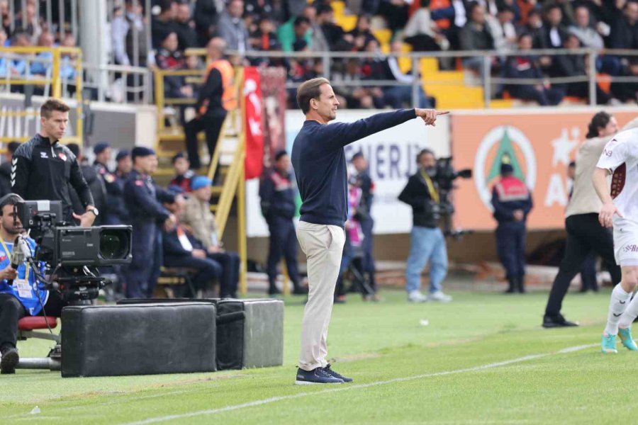 Trendyol Süper Lig: Corendon Alanyaspor: 0 Trabzonspor: 0 (ilk Yarı)