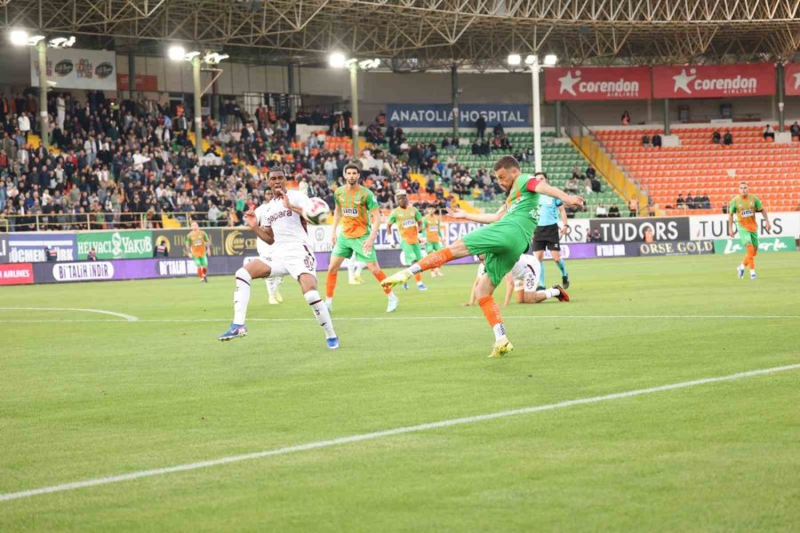 Trendyol Süper Lig: Corendon Alanyaspor: 1 - Trabzonspor: 1 (maç Sonucu)