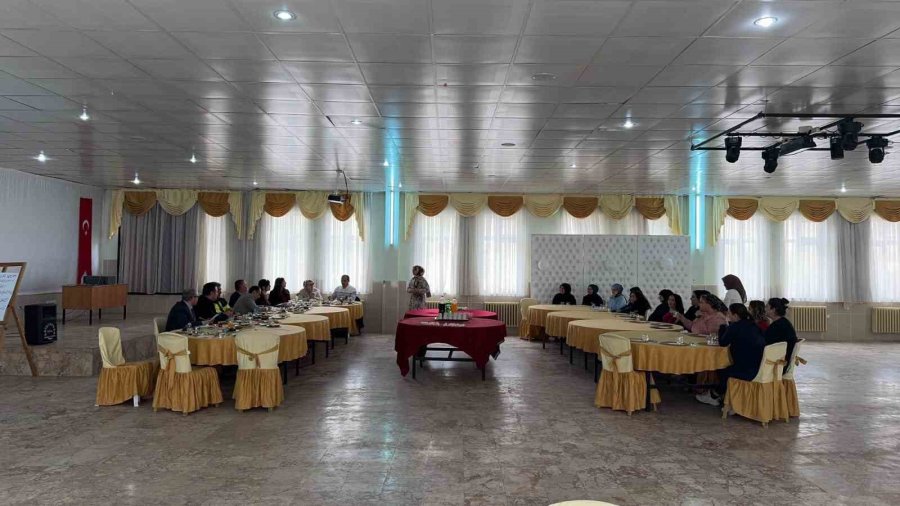 Ulukışla’da Pastacılık Kursiyerleri Hünerlerini Sergiledi