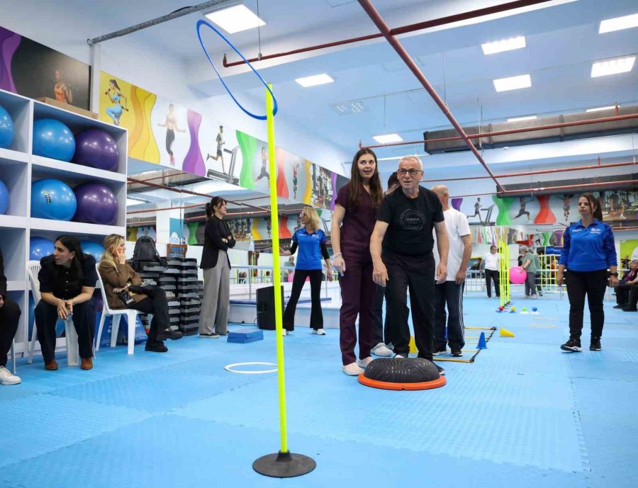 Büyükşehir Belediyesi’nden Parkinson Hastalarına Özel Eğitim