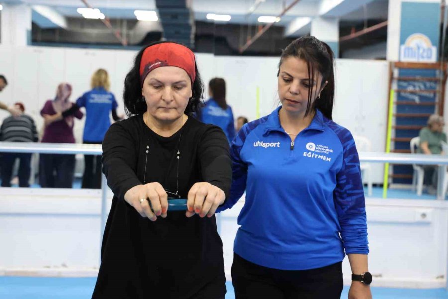 Büyükşehir Belediyesi’nden Parkinson Hastalarına Özel Eğitim