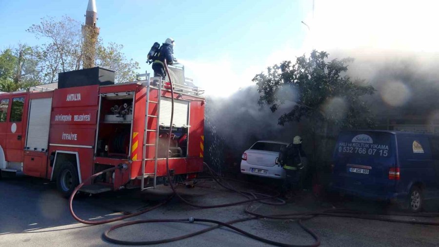 15 Gün Önce Taşıdığı İşyeri Gözlerinin Önünde Küle Döndü