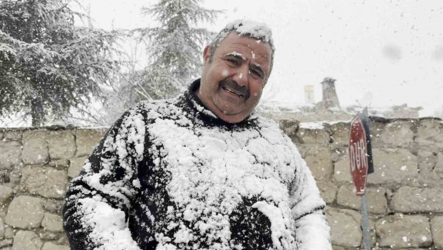 Nisan Ayı Ortasında Aksaray’da Kar Yağışı Devam Ediyor