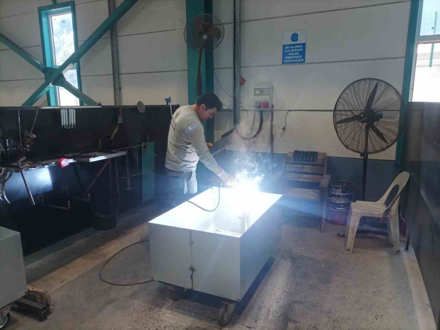 Kepez Belediyesi’nde Kurban Bayramı Öncesi Çöp Konteyneri Seferberliği