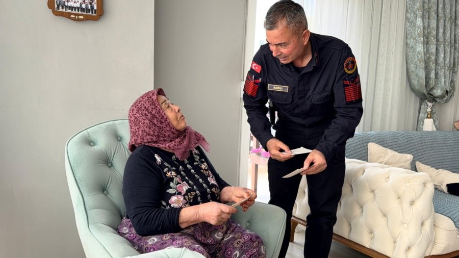 30 Yıl Önce Şehit Olan Askerin Silah Arkadaşından Şehit Annesine Duygulandıran Ziyaret