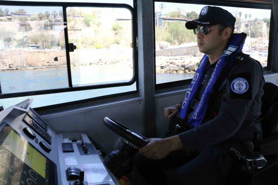 Suyun Altını Üstüne Getiriyor, Can Kurtarmak İçin Saniyelerle Yarışıyorlar