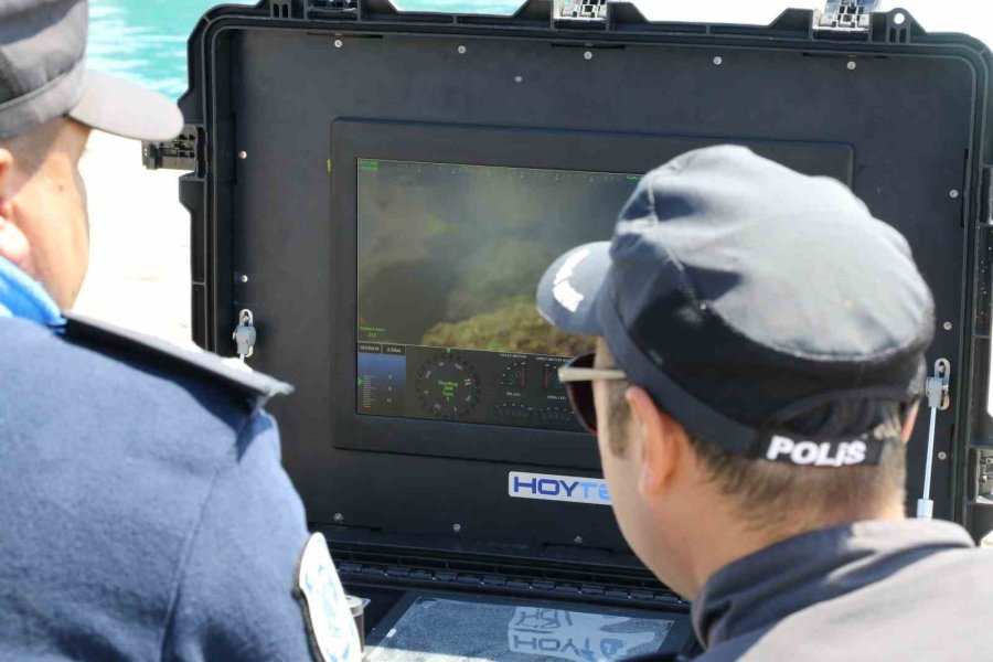 Suyun Altını Üstüne Getiriyor, Can Kurtarmak İçin Saniyelerle Yarışıyorlar